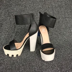 Sheikh 6" platform heels size 7.5